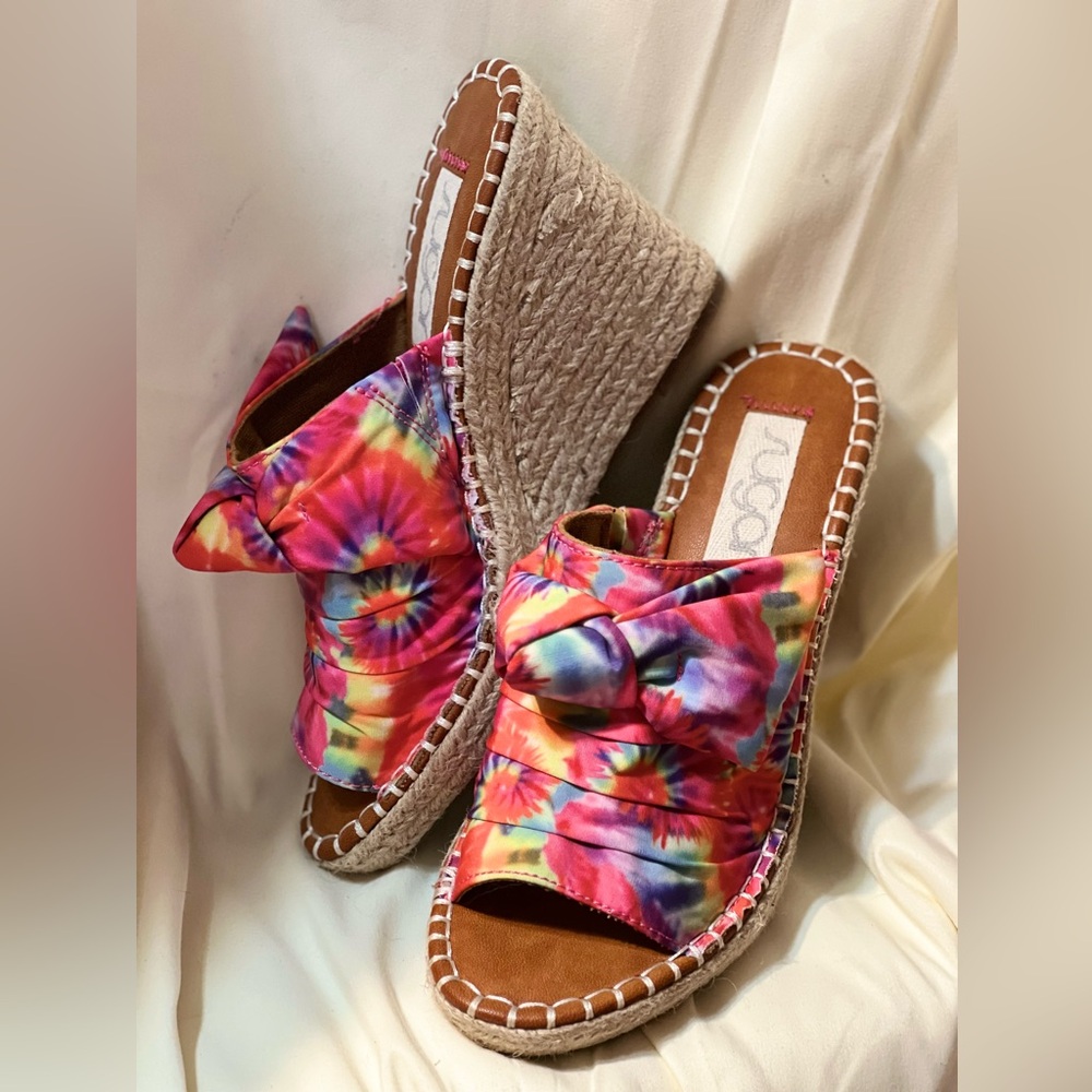 Wow! Summer Fun! Sugar is the Label! Vibrant Tie-Dye Jute Wedge Mules 4” Heel !